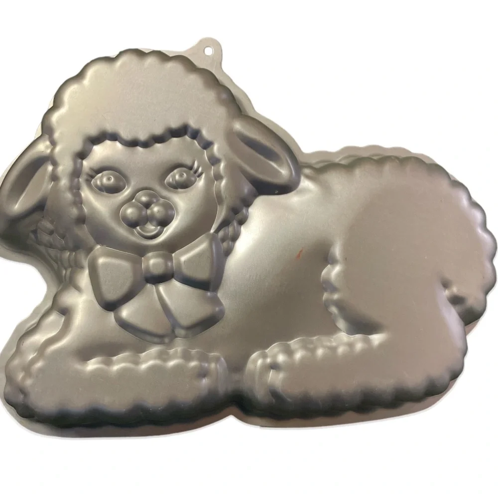 Wilton baking cake pans two animals bear and lamb NWT